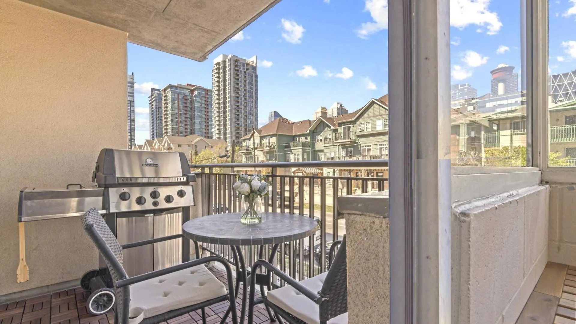 Stylish Suite At Stampede W Free Parking And Ac YYC كندا
