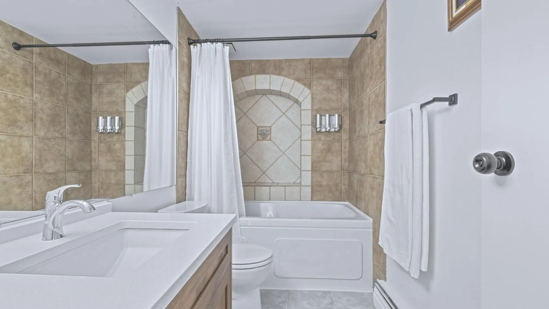 Stylish Suite At Stampede W Free Parking And Ac YYC شقة